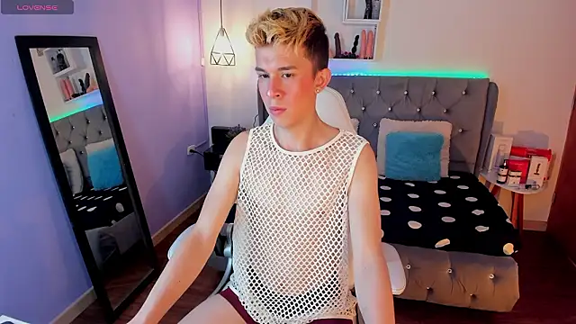 Snapshot of Juaan_Diick chatting on 02/02/26, 04:28 Juaan Diick online show from 02/02/26, 04:28