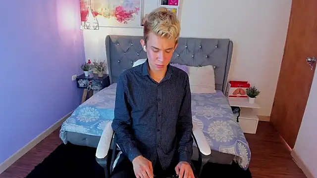 Juaan Diick online show from 12/17/25, 02:44