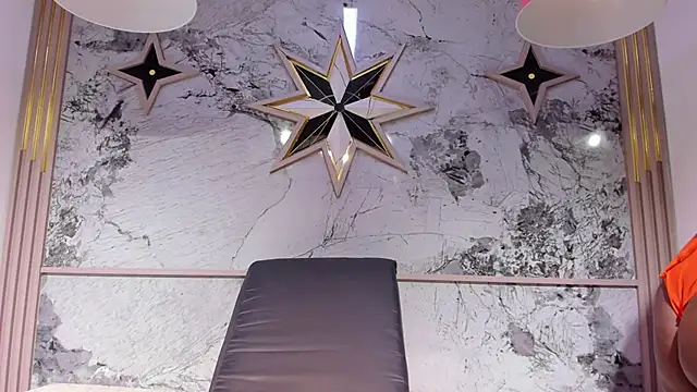 ZoeCollin online show from 02/02/26, 07:24