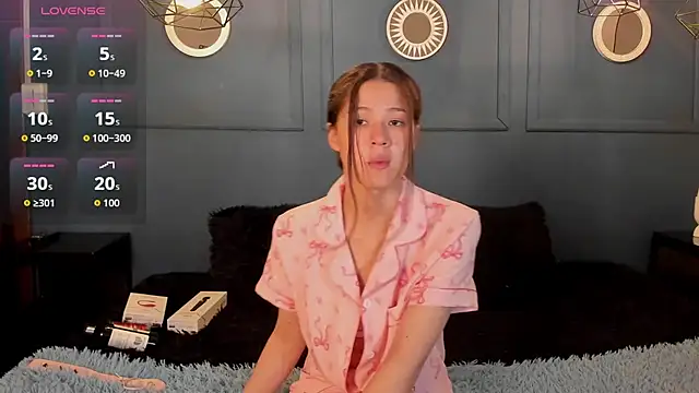 Snapshot of Skyy_bloom chatting on 12/04/25, 11:53 Skyy bloom online show from 12/04/25, 11:53