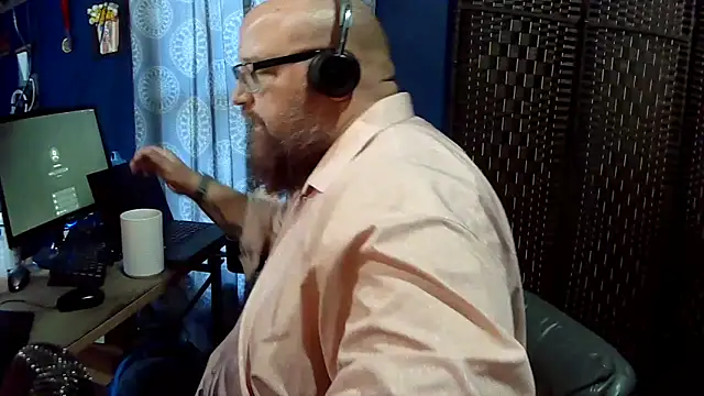 BigBearforCuddles online show from 05/04/26, 10:34