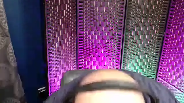 Snapshot of BigBearforCuddles chatting on 12/23/25, 02:22 BigBearforCuddles online show from 12/23/25, 02:22