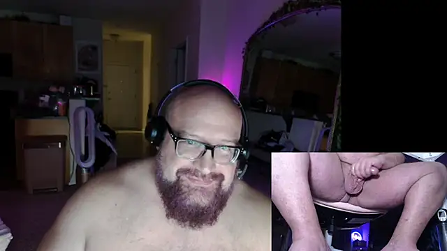 BigBearforCuddles online show from 04/21/26, 03:02