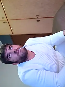 Snapshot of ziopaglia chatting on 11/30/25, 12:17 ziopaglia online show from 11/30/25, 12:17