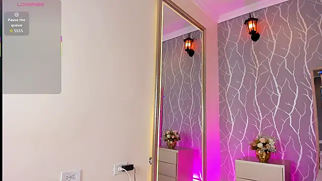 Julia rivers online show from 12/02/25, 01:02