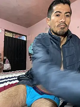 Snapshot of maxitravieso chatting on 03/15/26, 01:29 maxitravieso online show from 03/15/26, 01:29