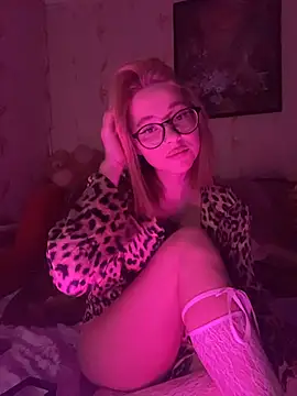 KatieKats online show from 11/25/25, 05:02