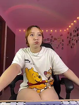Snapshot of Davne_ chatting on 04/21/26, 10:49 Davne online show from 04/21/26, 10:49