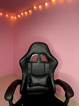 Snapshot of Davne_ chatting on 12/01/25, 08:10 Davne online show from 12/01/25, 08:10