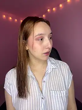 Snapshot of Davne_ chatting on 12/18/25, 10:24 Davne online show from 12/18/25, 10:24