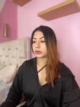 Snapshot of MaddieHunter chatting on 11/26/25, 01:22 MaddieHunter online show from 11/26/25, 01:22