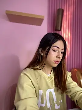 MaddieHunter online show from 12/17/25, 01:16