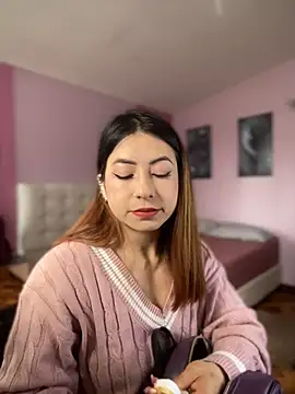 MaddieHunter online show from 12/18/25, 01:26