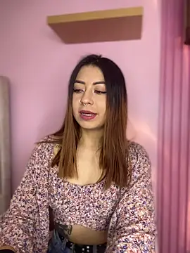 Snapshot of MaddieHunter chatting on 11/27/25, 01:11 MaddieHunter online show from 11/27/25, 01:11