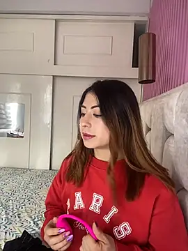 Snapshot of MaddieHunter chatting on 11/25/25, 01:44 MaddieHunter online show from 11/25/25, 01:44