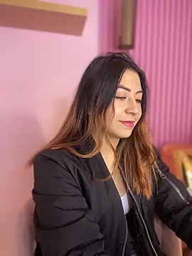 MaddieHunter online show from 12/22/25, 01:11