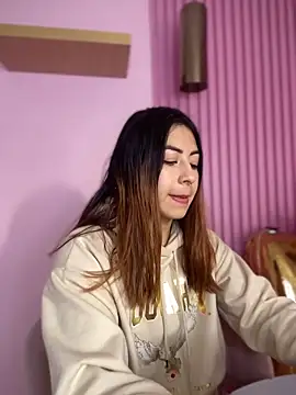 MaddieHunter online show from 12/19/25, 01:35