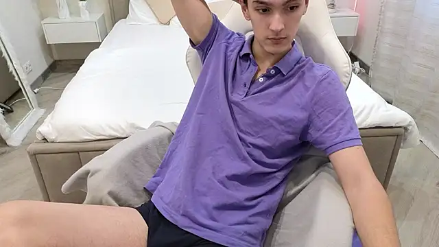 MoonlinSkinn online show from 12/04/25, 08:02