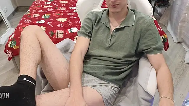 MoonlinSkinn online show from 12/17/25, 08:08