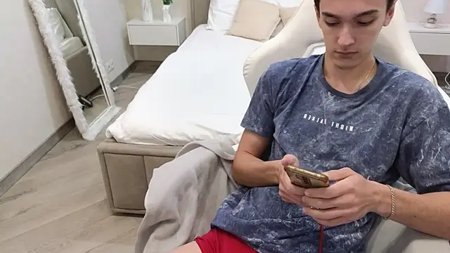 MoonlinSkinn online show from 11/29/25, 08:14