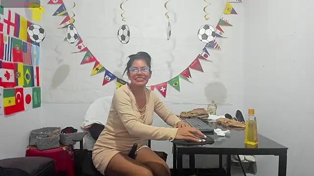 Snapshot of Miss_clarepocahose chatting on 06/20/26, 01:21 Miss clarepocahose online show from 06/20/26, 01:21