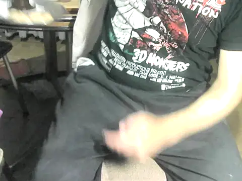 Snapshot of OreCam chatting on 03/25/26, 12:33 OreCam online show from 03/25/26, 12:33