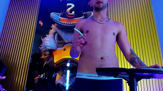 Snapshot of Thegolden_boys chatting on 11/24/25, 08:14 Thegolden boys online show from 11/24/25, 08:14