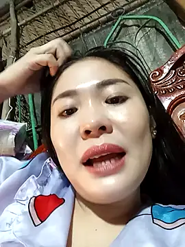 Snapshot of Lin-kute98 chatting on 04/18/26, 01:02 Lin-kute98 online show from 04/18/26, 01:02