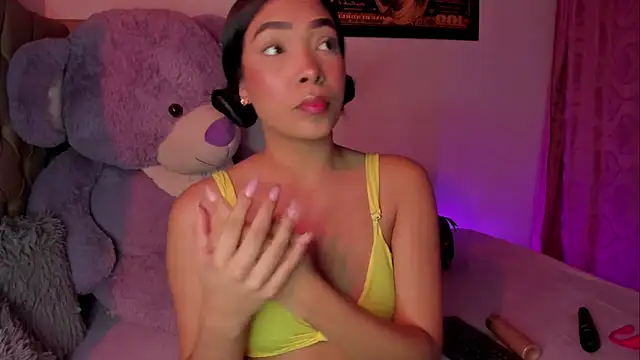 KarolRojas 22 online show from 04/15/26, 03:23