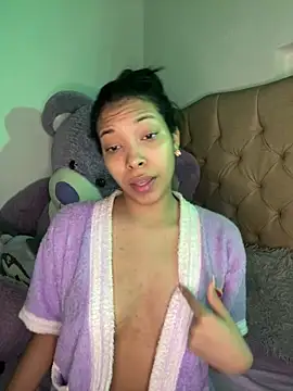 KarolRojas 22 online show from 04/12/26, 12:47