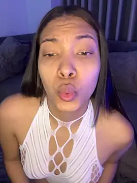 KarolRojas 22 online show from 05/13/26, 03:57