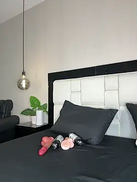 Celeste Valencia  online show from 04/10/26, 04:30