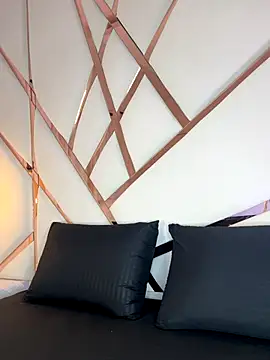 Celeste Valencia  online show from 12/20/25, 03:42