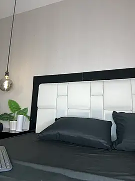 Celeste Valencia  online show from 04/14/26, 04:39