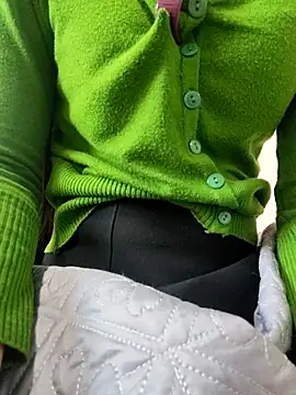 Snapshot of LianLaz chatting on 11/24/25, 08:14 LianLaz online show from 11/24/25, 08:14