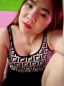 Snapshot of Lily-ross22 chatting on 02/27/26, 04:01 Lily-ross22 online show from 02/27/26, 04:01