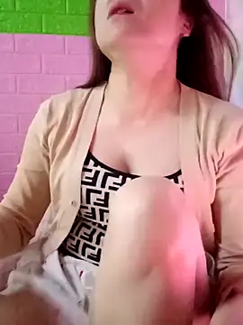 Snapshot of Lily-ross22 chatting on 02/05/26, 03:24 Lily-ross22 online show from 02/05/26, 03:24