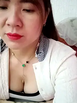 Snapshot of Lily-ross22 chatting on 02/10/26, 04:22 Lily-ross22 online show from 02/10/26, 04:22