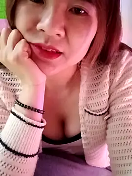 Snapshot of Lily-ross22 chatting on 02/02/26, 05:06 Lily-ross22 online show from 02/02/26, 05:06