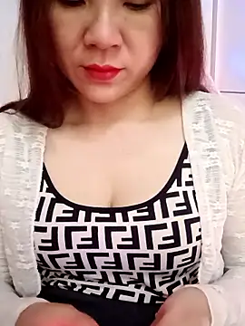 Snapshot of Lily-ross22 chatting on 01/19/26, 03:10 Lily-ross22 online show from 01/19/26, 03:10