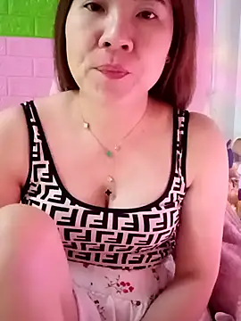 Snapshot of Lily-ross22 chatting on 02/14/26, 03:29 Lily-ross22 online show from 02/14/26, 03:29