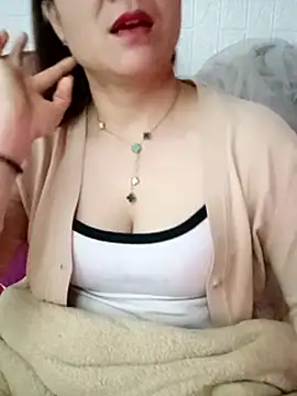 Snapshot of Lily-ross22 chatting on 02/09/26, 06:33 Lily-ross22 online show from 02/09/26, 06:33