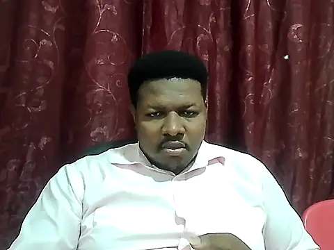 Snapshot of LovelyHughes chatting on 12/18/25, 06:51 LovelyHughes online show from 12/18/25, 06:51