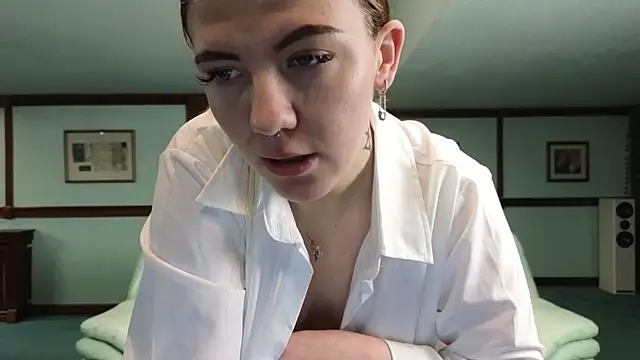 KiraRustle online show from 12/17/25, 02:16