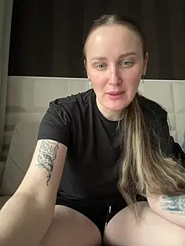 Snapshot of TomilaSi chatting on 04/08/26, 11:55 TomilaSi online show from 04/08/26, 11:55