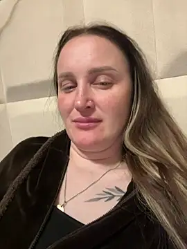 Snapshot of TomilaSi chatting on 04/07/26, 08:54 TomilaSi online show from 04/07/26, 08:54