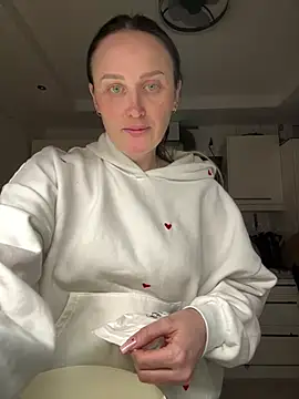 Snapshot of TomilaSi chatting on 02/08/26, 10:18 TomilaSi online show from 02/08/26, 10:18