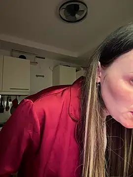 Snapshot of TomilaSi chatting on 03/25/26, 11:14 TomilaSi online show from 03/25/26, 11:14