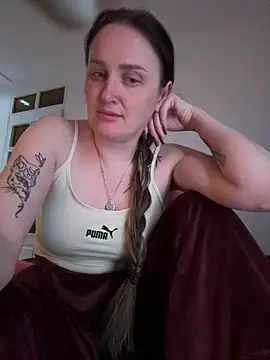 Snapshot of TomilaSi chatting on 04/10/26, 09:00 TomilaSi online show from 04/10/26, 09:00