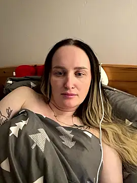 Snapshot of TomilaSi chatting on 01/11/26, 12:28 TomilaSi online show from 01/11/26, 12:28